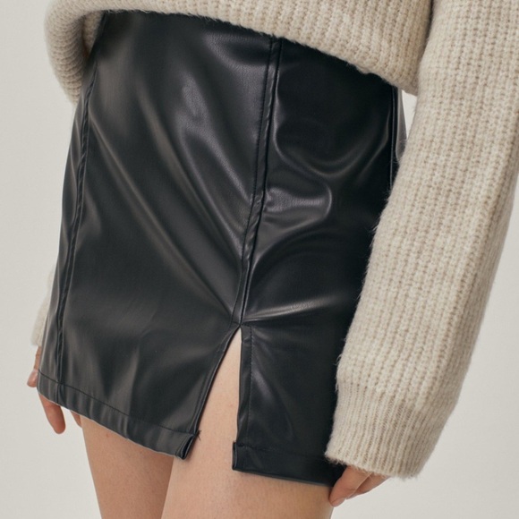 Nasty Gal Black Faux Leather Pencil Skirt - Picture 3 of 9